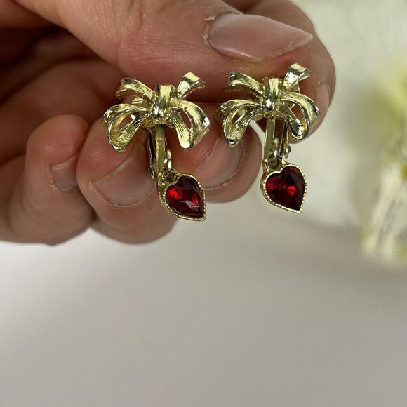 Costume Jewelry Bow Dangly Earrings Clip ons - Picture 2 of 6